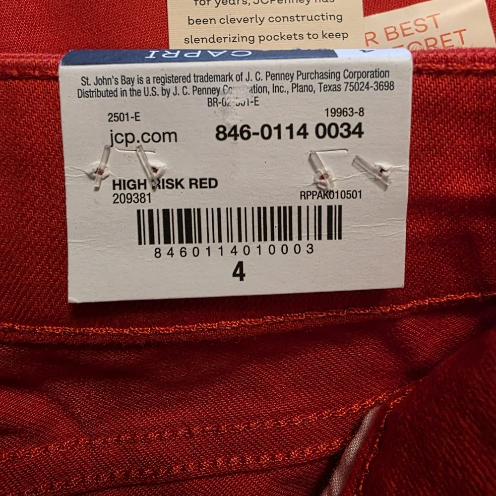 (Size 4 & 10) St Johns Bat Mid Rise Capri Pants In Red